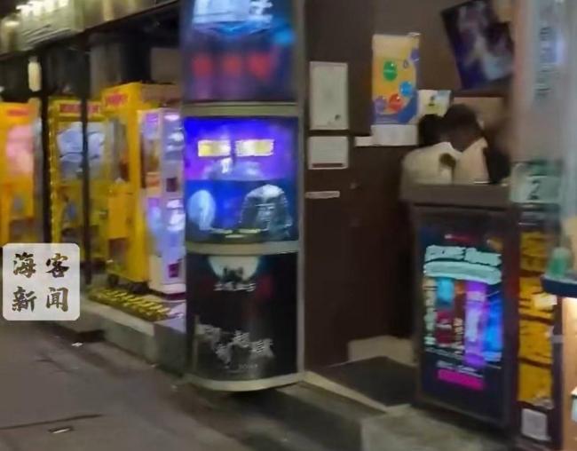 台湾58岁老人购物插队被店员追打 情绪失控背后