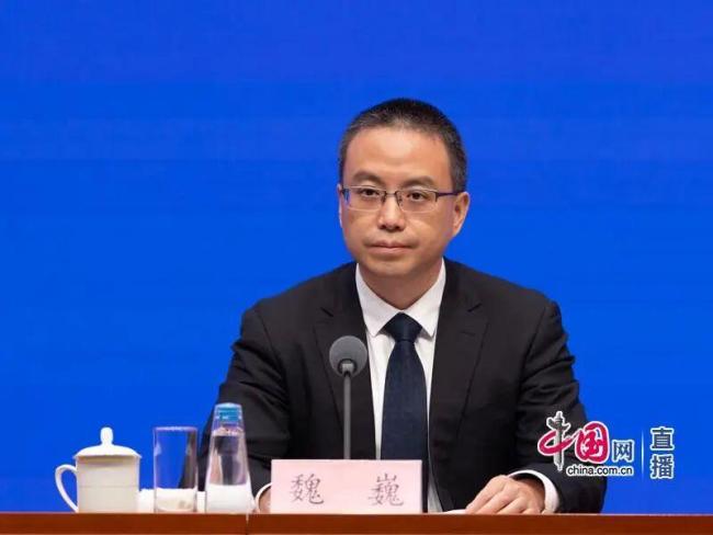 工信部:加快AI电脑、手机等产品普及 推动智能终端迭代升级