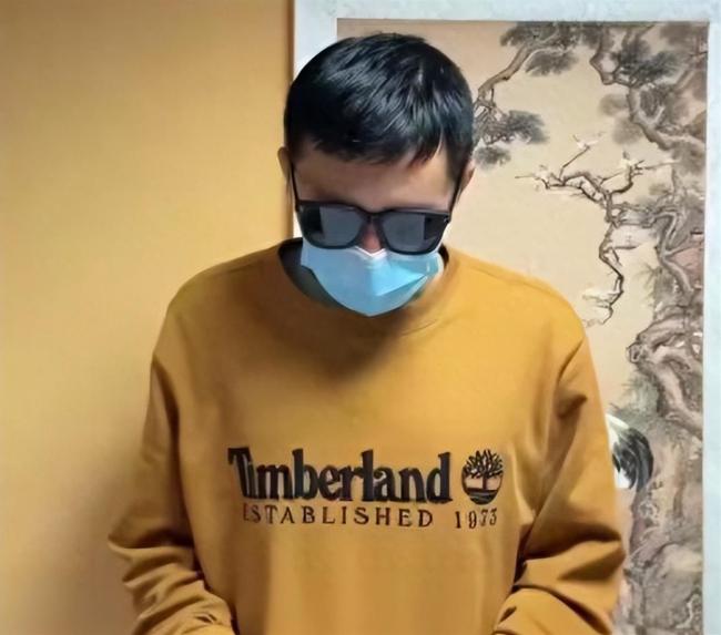留学生披旭日旗惹众怒：军媒严厉批评，学校正式通报，他将面临严重后果！