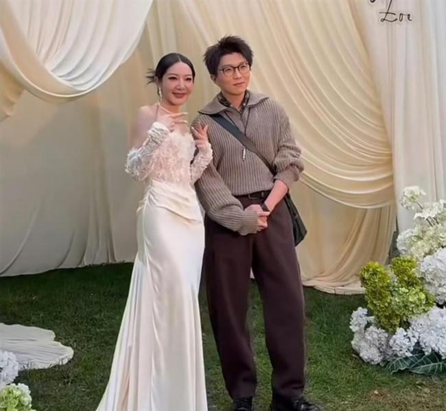毛不易参加相识二十多年好友婚礼 真挚友谊见证时刻