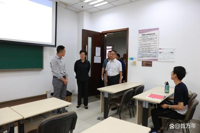 女子刚退休就读研：瞒着丈夫备考 重新定义人生下半场