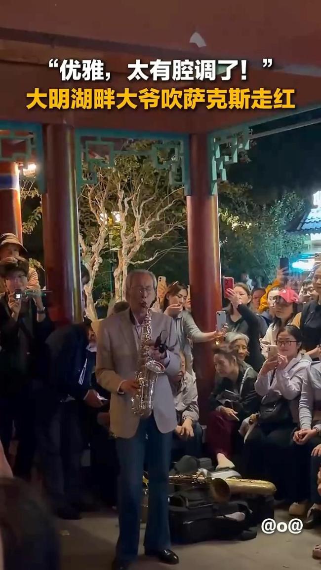 这届年轻人热衷于“重养”父母 陪他们重新看世界