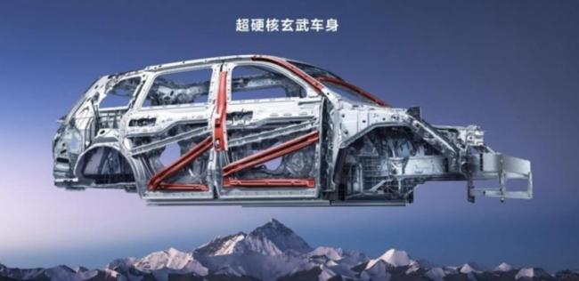 问界碰撞后起火 官方发声明 超速行驶引发争议