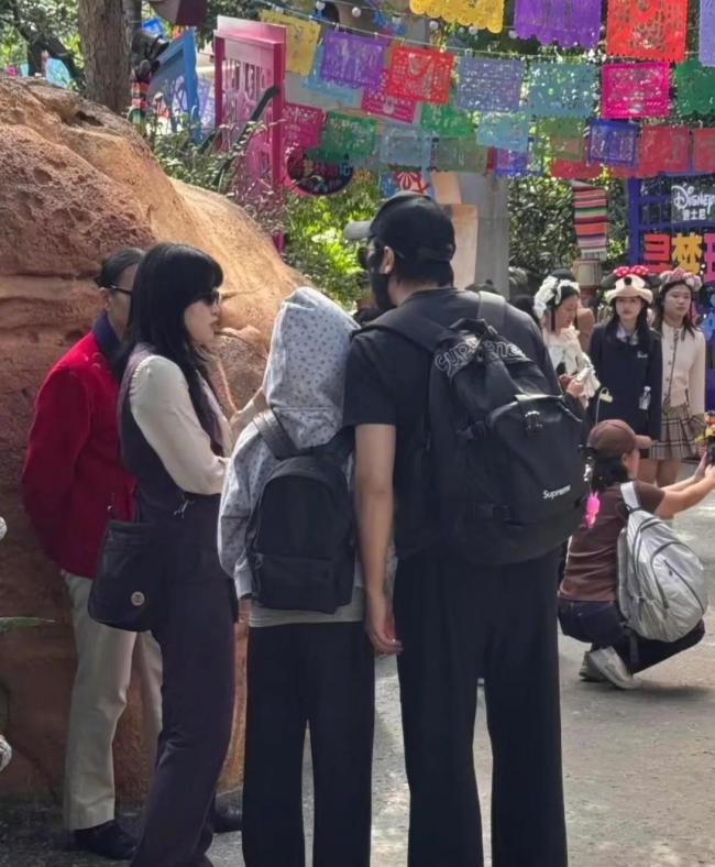 上迪偶遇邓超应采儿 明星育儿各有千秋