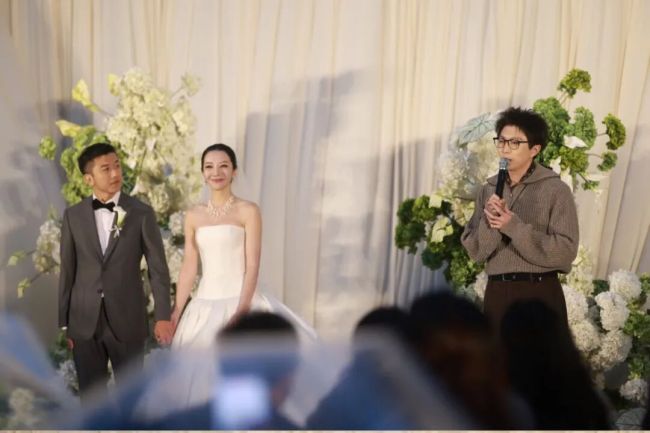 婚典发言说天然不是我的内助 从驯顺到婚纱的见证