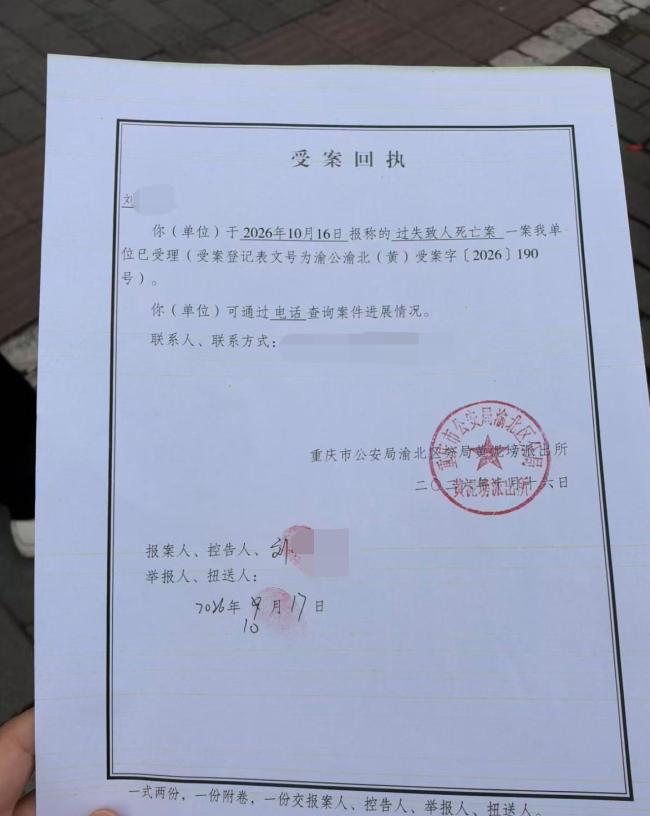 母亲哽咽回应2岁儿子独自在家坠亡 追寻真相未果