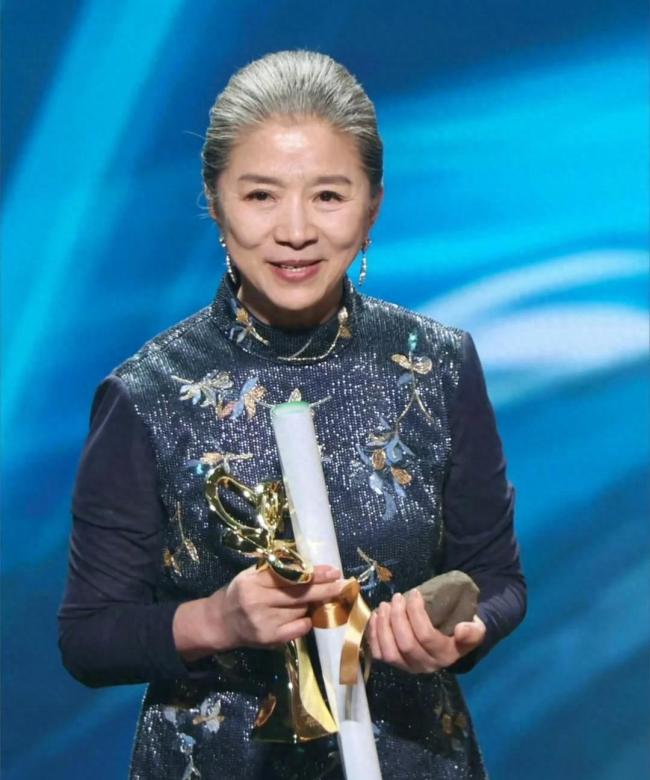 长征晚会里的云南高光 迟蓬演绎无声感动
