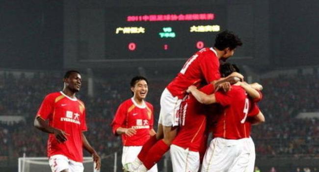 大连英博1-0领先蓉城 奖金悬赏助力胜利