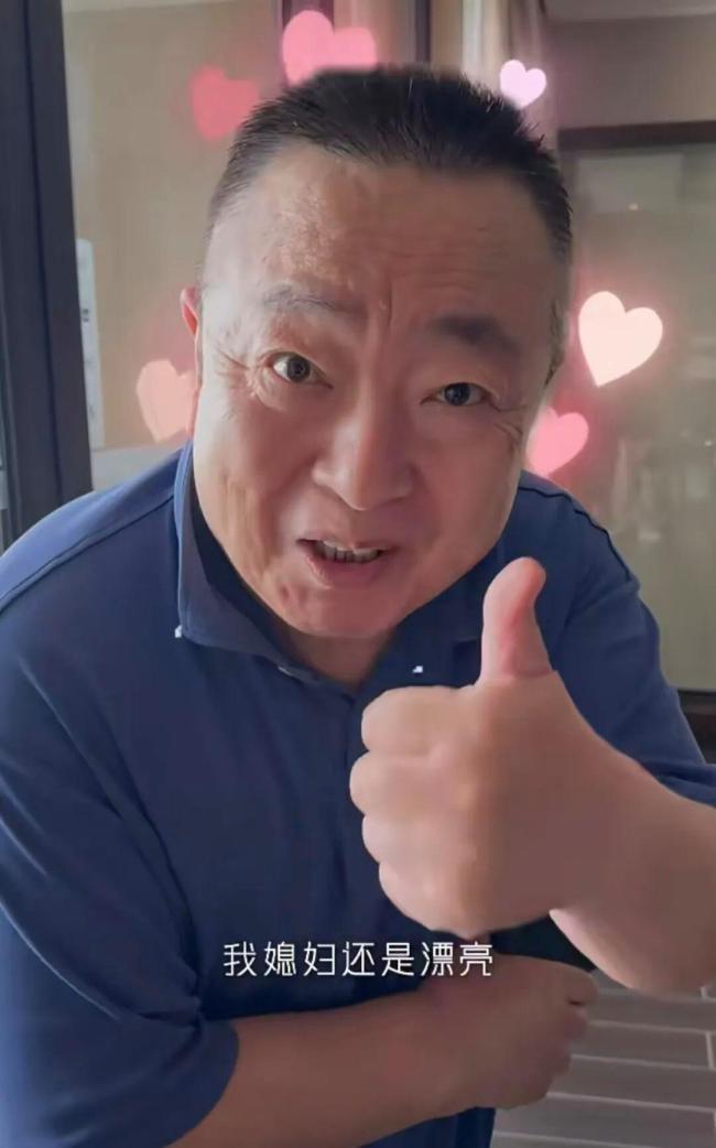 70岁董浩叔叔与妻子补拍婚纱照 迟来的爱与承诺