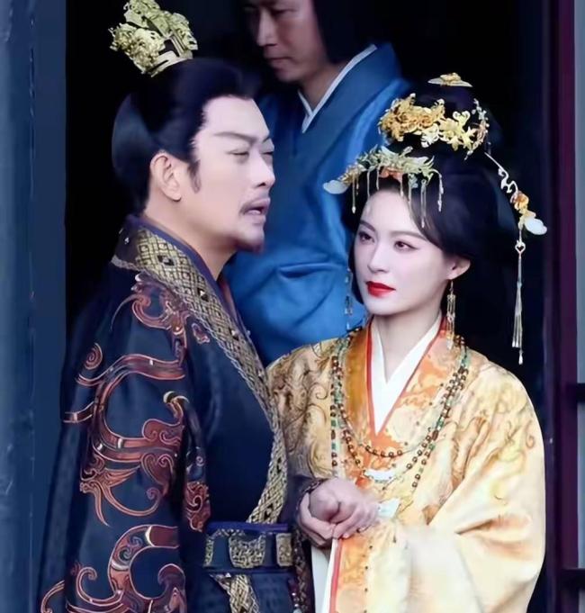 黄海冰演《嫁金钗》皇帝被错认樊少皇 奶娘封君背后的故事