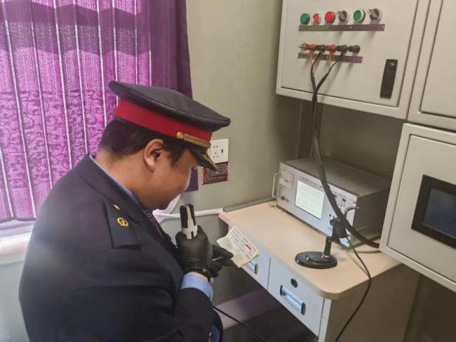 本次列车晚点11小时3分:地震引发青藏铁路多趟列车滞留