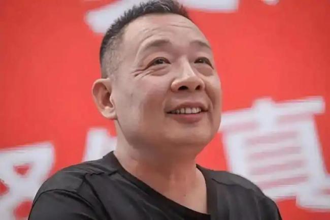 于东来在英国伦敦吃胡辣汤 理念感动小店老板