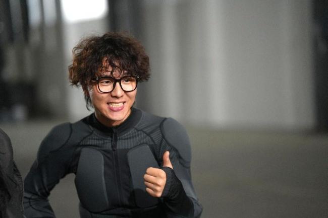 小伙手搓载人飞行滑板灵感来自绿魔 自制飞行器刷屏网络