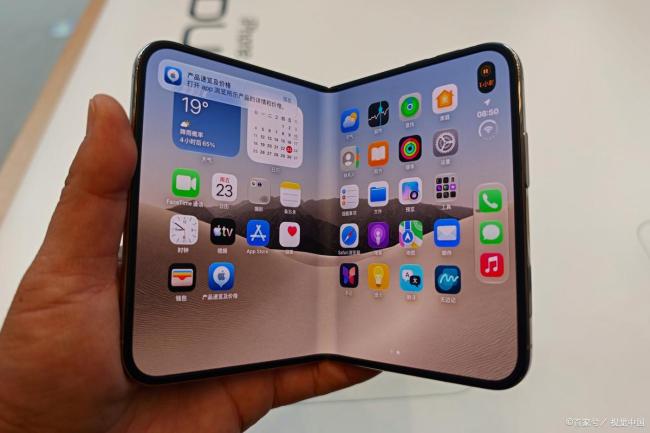 iPhone Duo为何成了吐槽大会主咖 初代折叠屏的尴尬