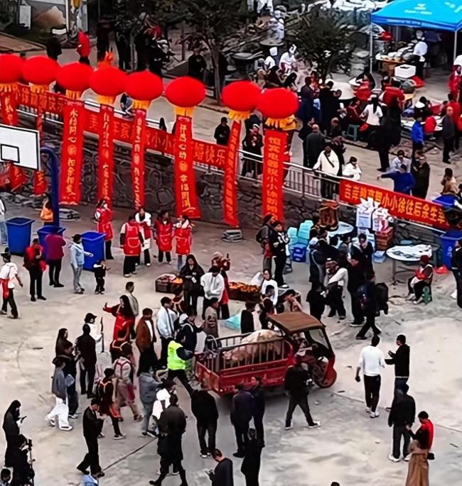 车店老板携车队给小小徐婚礼撑场面