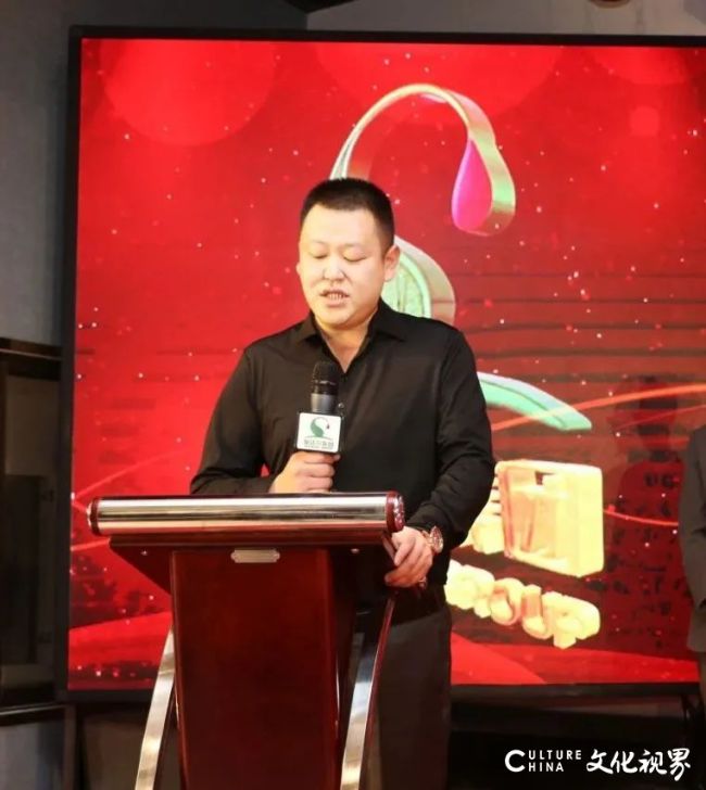 喝得精彩,为了让加达尔家人尽情享受晚宴,加达尔集团董事长赵爽也特地