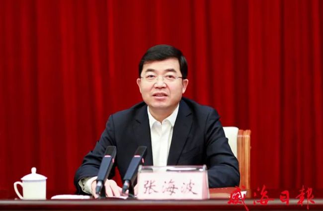 出席会议并讲话,市委副书记,市长闫剑波主持会议,市领导王学文,高旭光