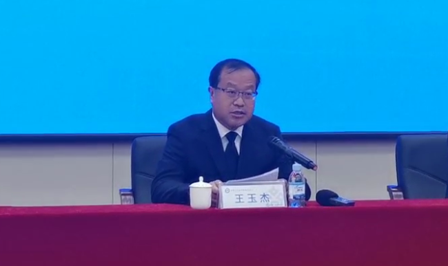 王玉杰就淄博市在全省率先推行信用审批打造"承诺即入"新模式进行了