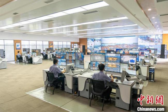 山东港口青岛港全球首创自动化桥吊"一对多"监控系统完成上线测试