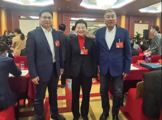 泰安新泰市融媒体中心主任葛涛作为山东省唯一的县级媒体代表，再次受到习近平等党和国家领导人亲切接见