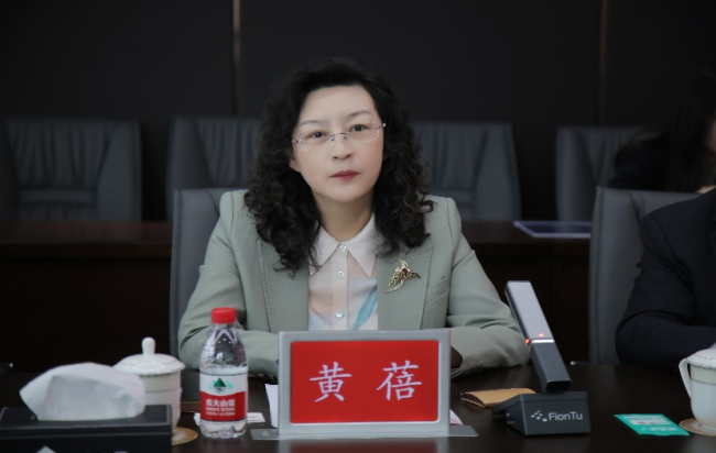 比亚迪通号公司副总经理李如意,研究院院长陈国芳,市场部总经理李宇