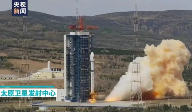 长征二号丁运载火箭成功将八颗卫星送入预定轨道