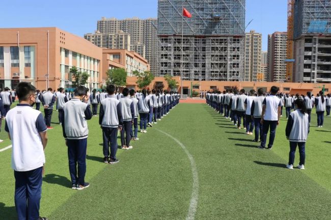 济南万象新天学校举行七,八年级升旗仪式,并表彰"自律好少年"-中华网