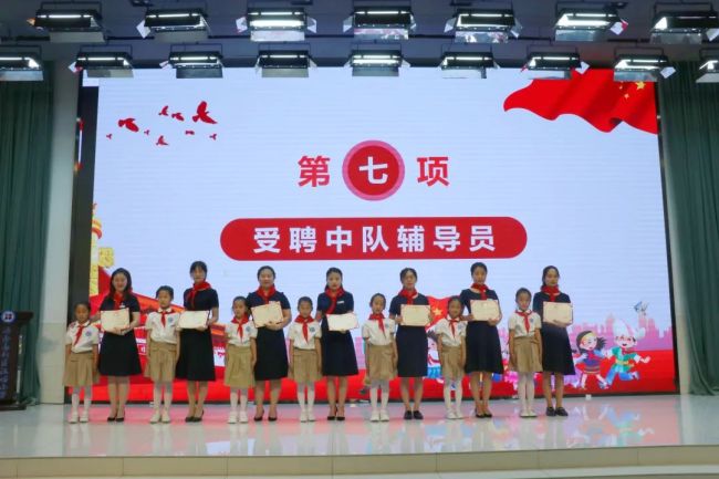 济南高新区汉峪小学2021级第一批新少先队员光荣入队