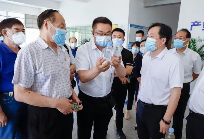 齐鲁制药“公众开放日”活动启动，济南市民巡访团走进生物医药产业园