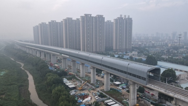 济南枢纽胶济铁路至济青高铁联络线(黄东联络线)全封闭声屏障完工，山东首座铁路“隔音隧道”投用