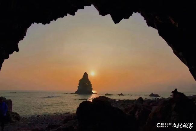 青岛崂山官方回应“石老人海蚀柱坍塌”：系自然坍塌、已临时保护，正研究修复方案