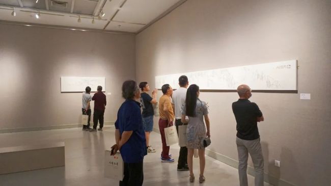 观展1.jpg 图片