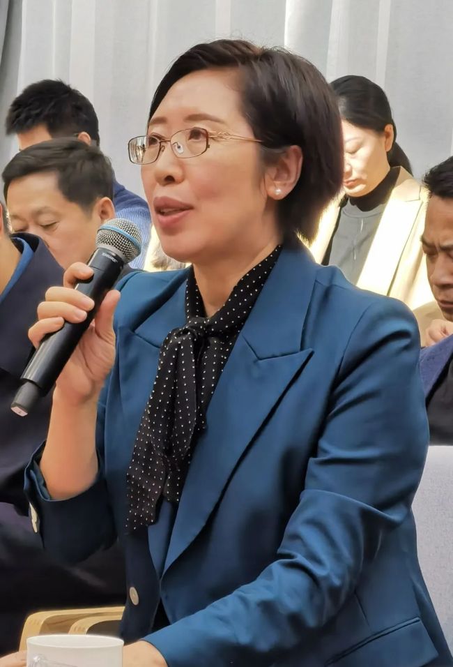 翰海阑干杨家伟书法作品展暨座谈会在内蒙古美术馆举行