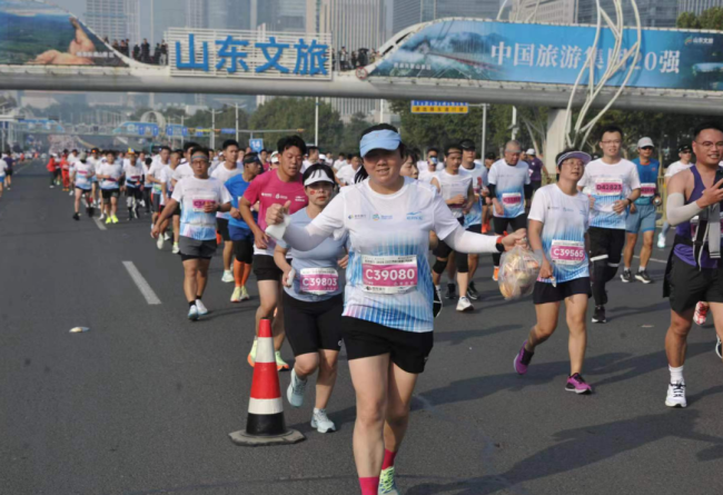 2023济南（泉城）马拉松全马男女冠军诞生，一起来回顾下这些精彩瞬间吧