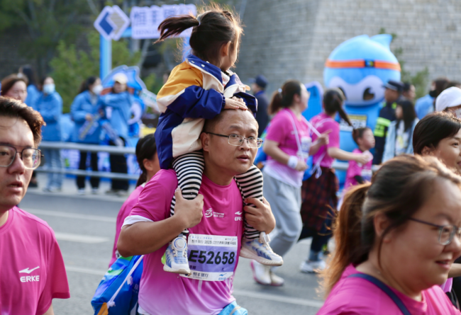 2023济南（泉城）马拉松全马男女冠军诞生，一起来回顾下这些精彩瞬间吧