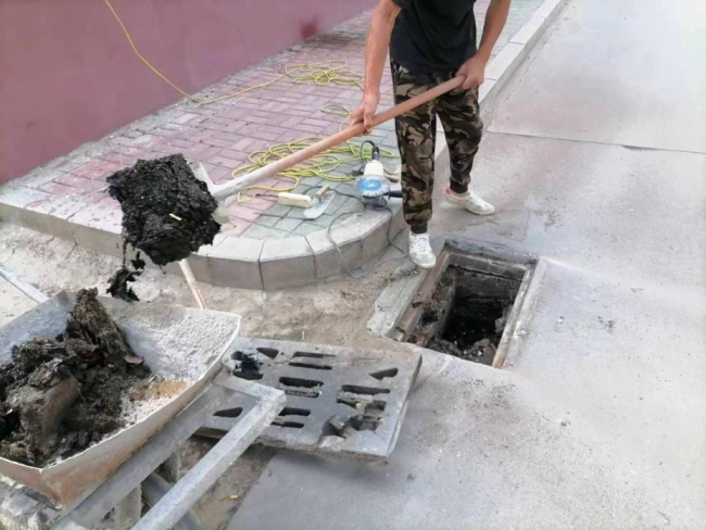 莱西市水集街道“把脉”污水管网疏通城市“动脉”助力城市更新