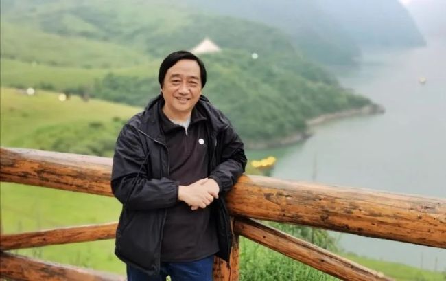 追索当代的精神气度——读著名画家王骁勇的重彩人物画