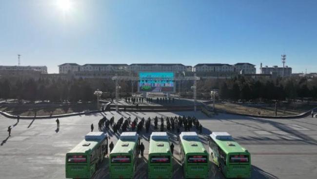内蒙古鄂托克前旗宣布全民免费乘公交引热议，山东已有多地可以全民免费乘公交