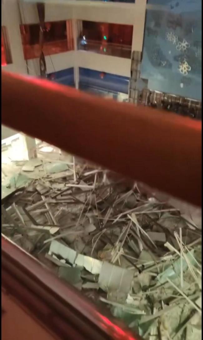 江苏宿迁一医院门诊楼顶垮塌，医院通报称未造成伤亡