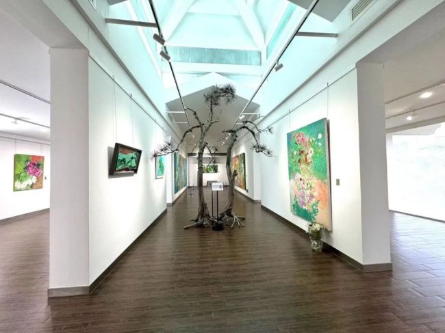 “知觉的花朵儿——康蕾作品展”在广州开展，展出艺术家69幅作品，展期至7月14日