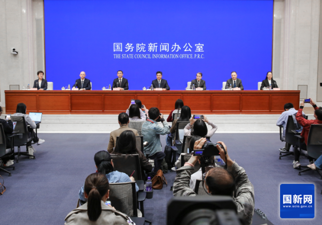 即日起，离境退税起退点从500元下调至200元