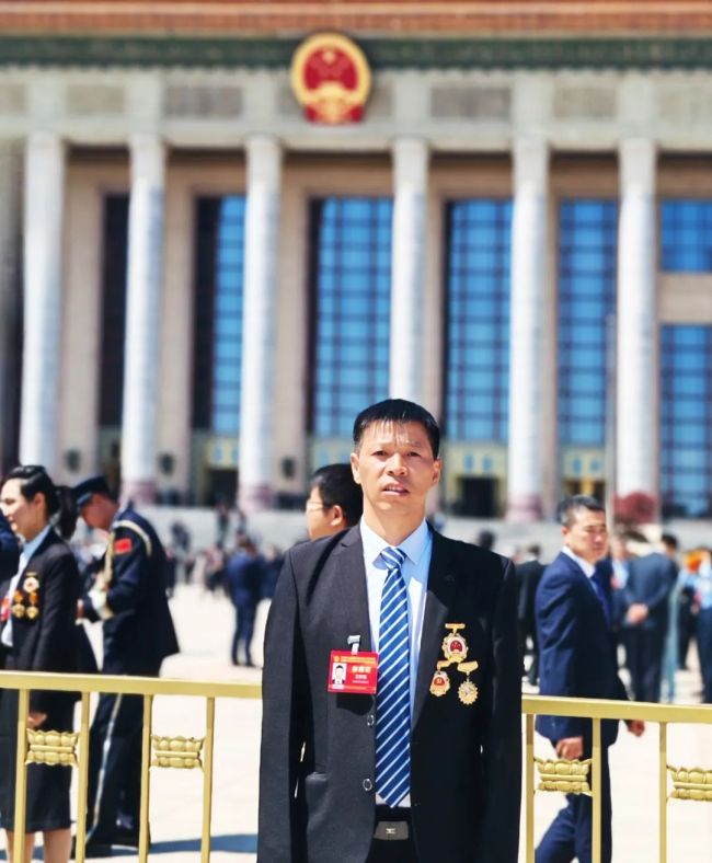 歌尔股份装调技师王新福荣获“全国劳动模范”称号