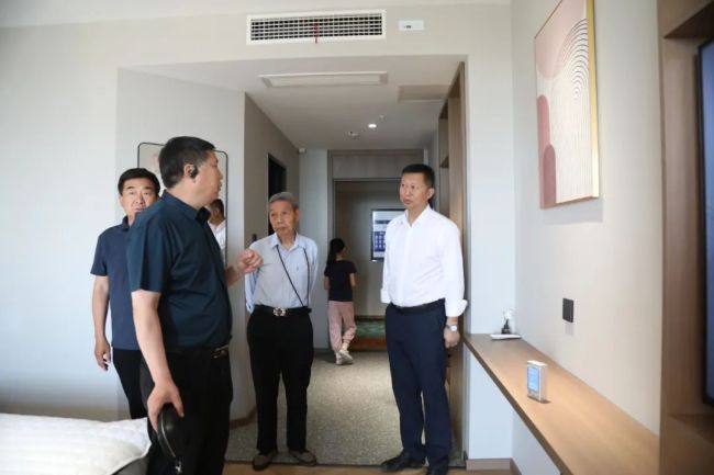 知名专家到山东力明科技职业学院参观考察，共探教育发展新路径