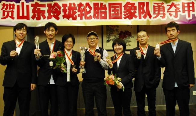 少年执棋破长空——山外国象队称雄全国团体赛侧记
