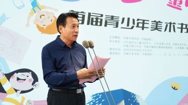 12主持张辉.jpg