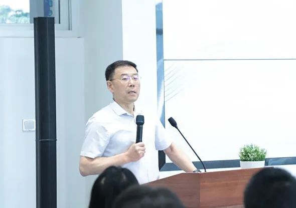 2025“数据科学筑梦之旅夏令营”昨日在海尔学校开营！