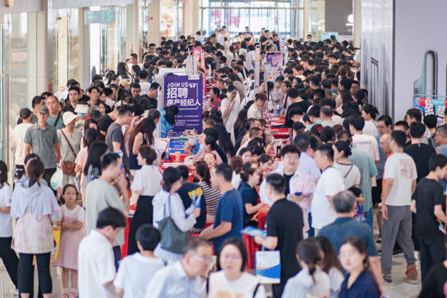 1.6万余人求职！淄博举办专场招聘会，助力青年就业服务攻坚