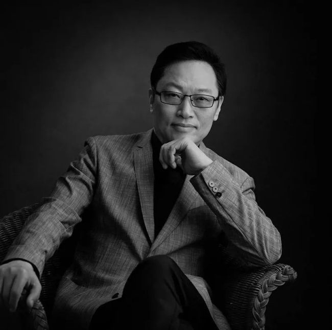 高云主编，《遇见高云》新书发布 | 以线条与构图叙事，解码传统连环画的当代生命力