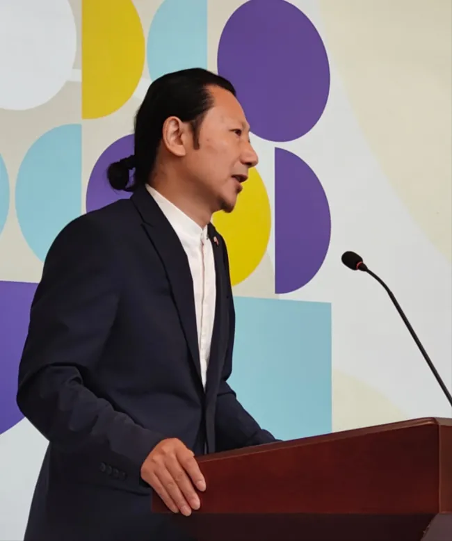 张思永策展，色彩与超现实：乌拉圭当代艺术展在江西省美术馆开幕