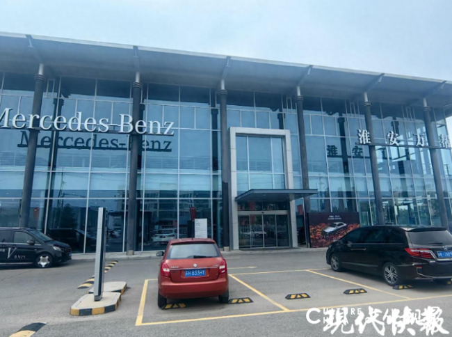 奔驰S400提车一年多发生22次故障，4S店竟称“雨刮抖动是正常的”